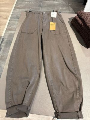 Basement pantalons katoen Donker Bruin Carly Barrel Basement pantalons katoen Donker Bruin Carly Barrel
