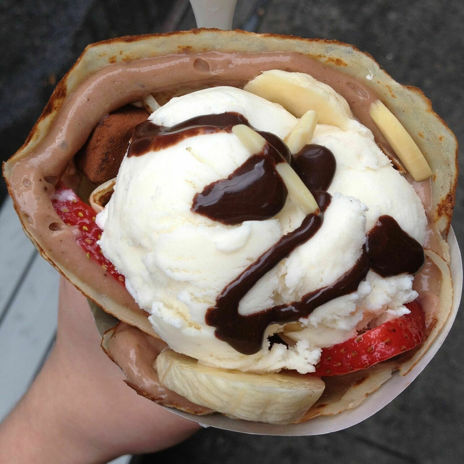 Crema Chantilly + 2 Frutas + Chocolate + Helado