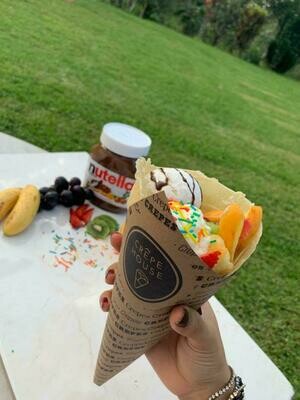 Frutas Varias + Crema chantilly + Chocolate + Helado de vainilla