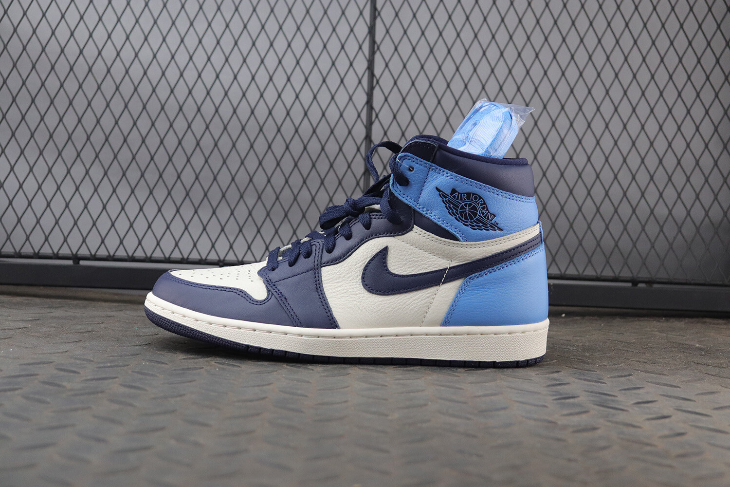 Air Jordan 1 Retro High Obsidian