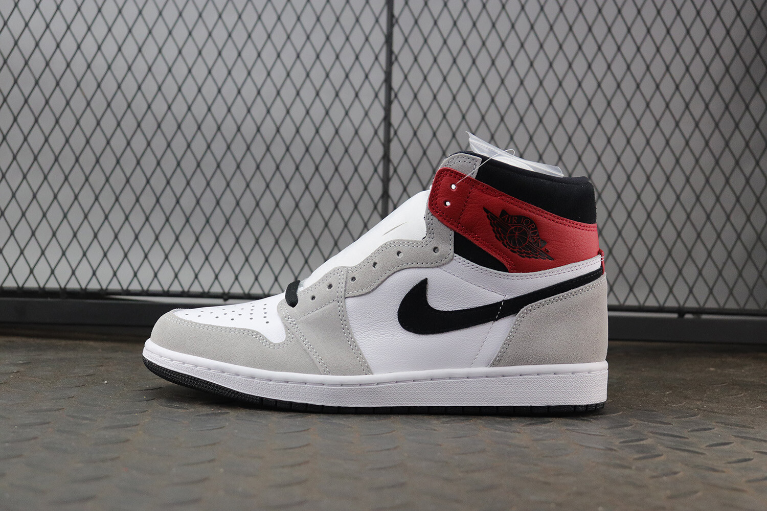 Air Jordan 1 Retro High Light Smoke Grey