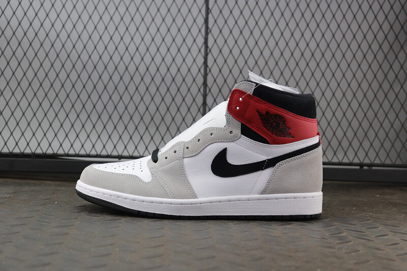 Air Jordan 1 Retro High Light Smoke Grey