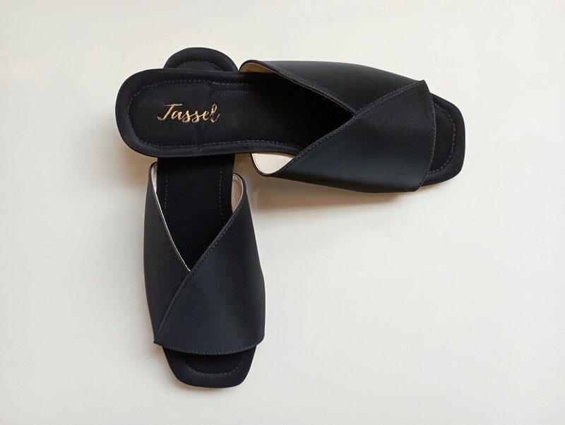 Black Flats - The Beauty