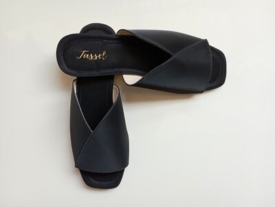 Black Flats - The Beauty