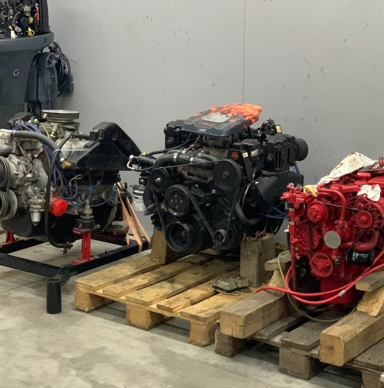 Silnik MERCRUISER 5,7 SUMMIT Edelbrock Silnik MERCRUISER 5,7 SUMMIT Edelbrock