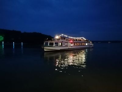 Ab Röbel Hafen zum Höhenfeuerwerk des Seefestes in Röbel