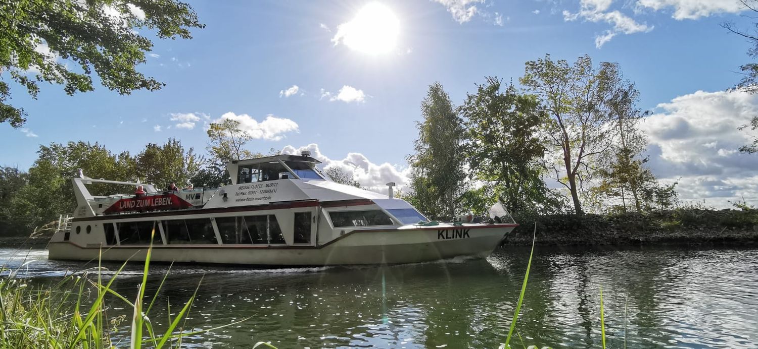 ab/an Waren Stadthafen "2 Seen- & Kanalfahrt zum Eldenburger Waldsee" von 13:00 - 14:00 Uhr