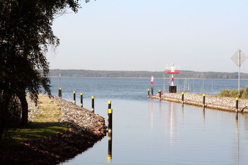 ab/an Waren Stadthafen " 4 Seen- & Kanalfahrt zum Fleesensee" von 14:30 - 16:30 Uhr