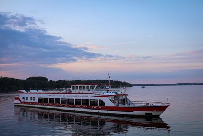 Ab Waren Steinmole zum Höhenfeuerwerk des Müritzfestes