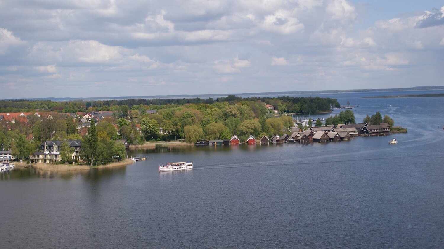 Ab/an Röbel "4 Seenfahrt zum Fleesensee von 10:30-18:00 Uhr mit 2 Std. Landgang in Waren