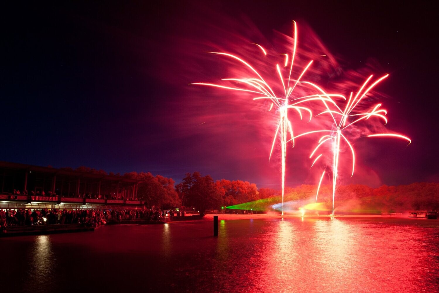 "Müritz in Flammen" ab/ an Waren Stadthafen 19.06.2027, 18:30 Uhr