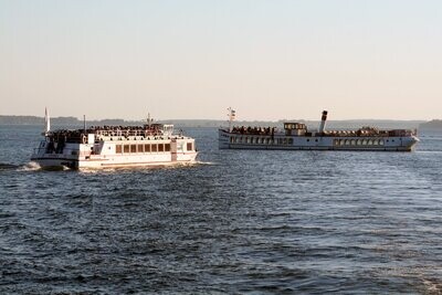 Ab/an Waren "Familientour" Kinder fahren kostenlos von 16:15 bis 17:15 Uhr