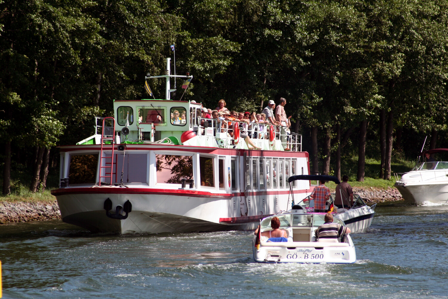 Ab/an Röbel "Kleine Müritzrundfahrt bis Höhe Sietower Bucht" von 13:00 bis 14:00 Uhr