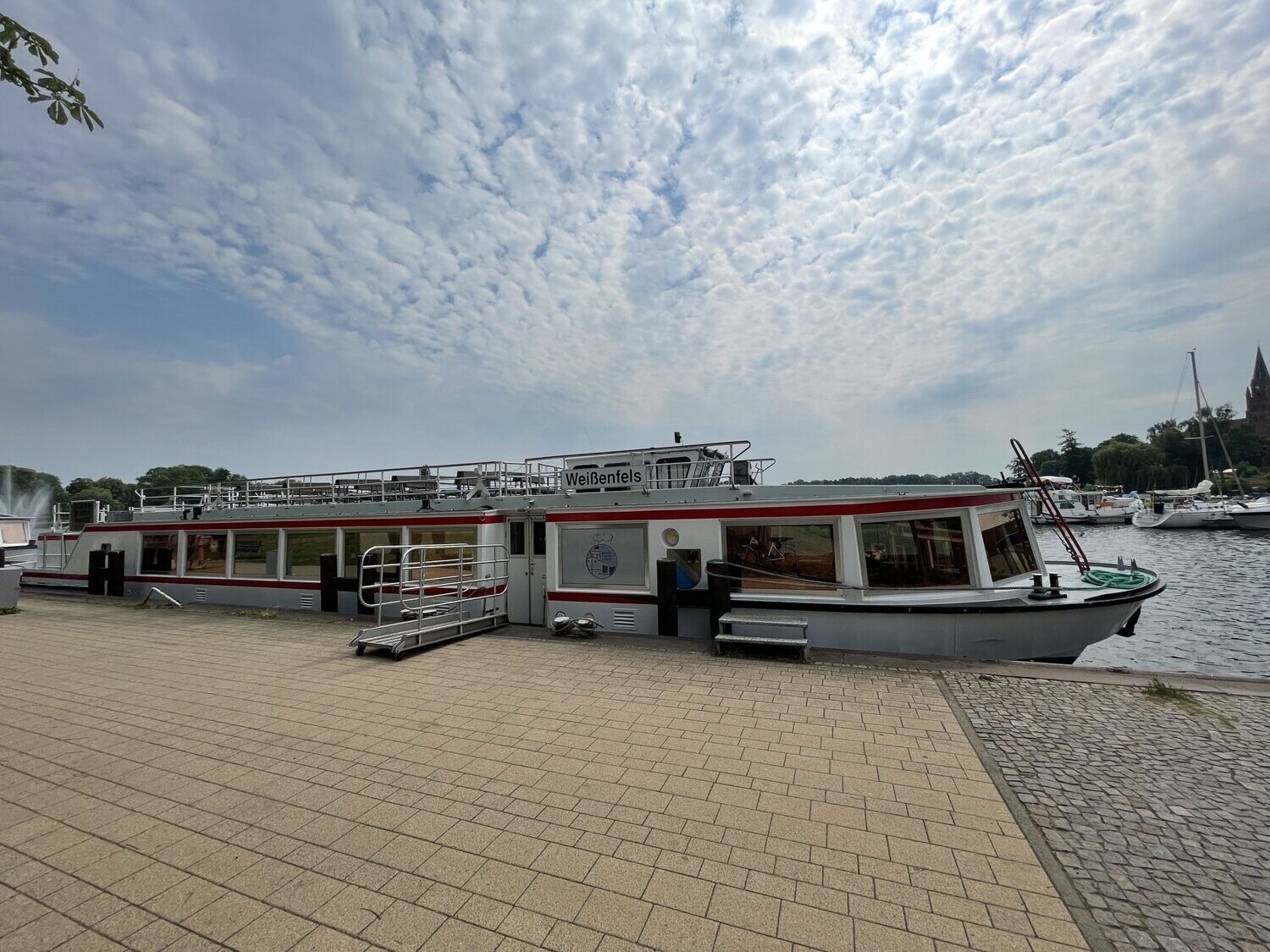 Ab/an Röbel "3 Seenfahrt zum Kölpinsee" von 12:15 bis 15:40 Uhr