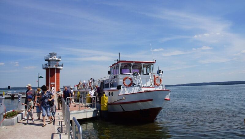 Ab/an Waren "7 Seenfahrt nach Plau am See" von 11:15 - 17:40 Uhr mit ca. 1 Std. Landgang in Plau am See