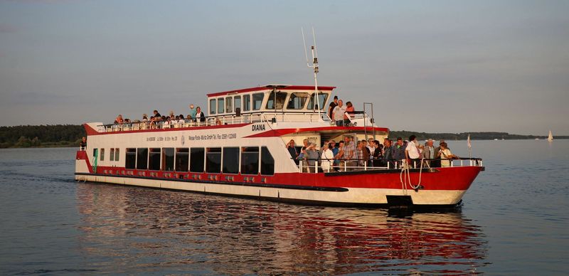 Ab/an Waren "Große Müritzrundfahrt" von 09:30 bis 13:55 Uhr