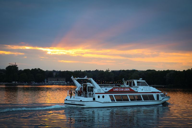 ab/an Waren Stadthafen " 3 Seen- & Kanalfahrt mit Müritzausfahrt" von 11:00 - 13:00 Uhr