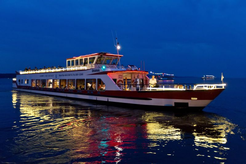 Silvester- & Neujahrsfahrten von 13:30 bis 15:30 Uhr ab/an Waren Steinmole