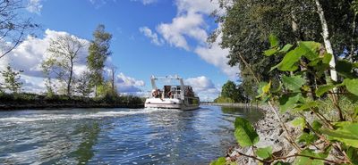 ab/an Waren Stadthafen "Kleine Müritzrundfahrt über Klink" von 16:45 - 17:45 Uhr