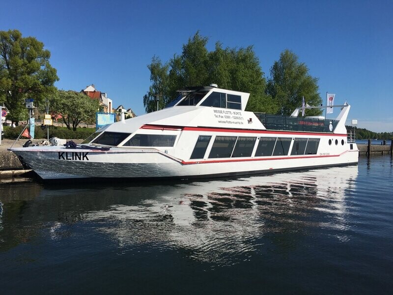 Ab/an Klink Schlossanleger Ab/an Klink Schlossanleger "7 Seenfahrt nach Plau am See" von 10:35-18:05 Uhr mit ca. 1h Landgang in Plau am See