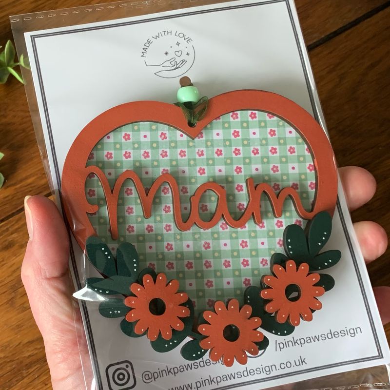 'Mam' Floral Themed hanging heart - Orange
