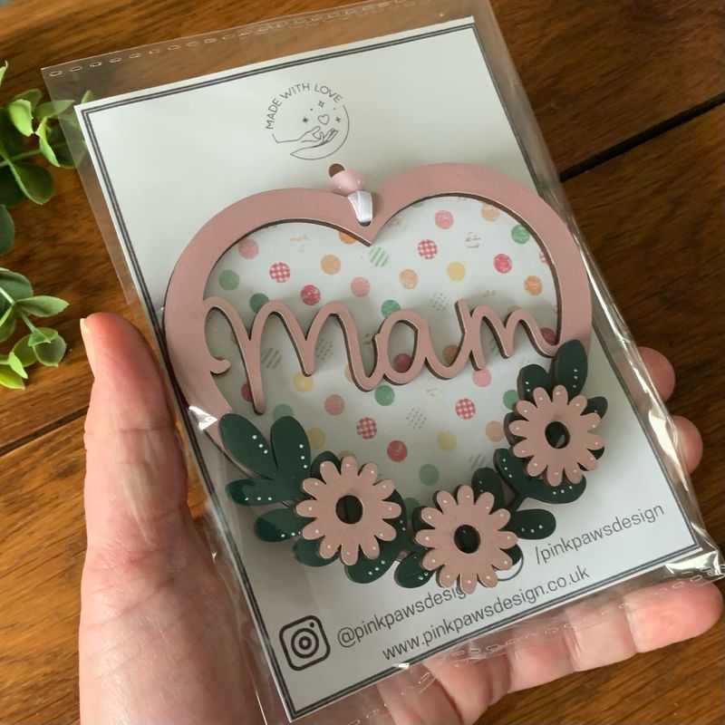 'Mam' Floral Themed hanging heart - Pink