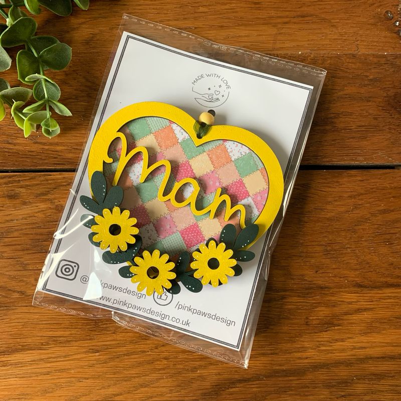 'Mam' Floral Themed hanging heart - Yellow