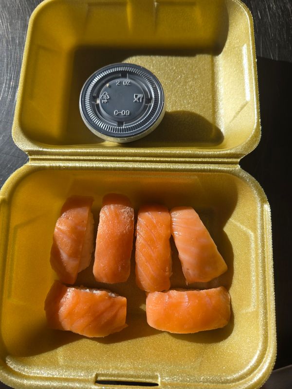 Nigiri de salmón 6 piezas