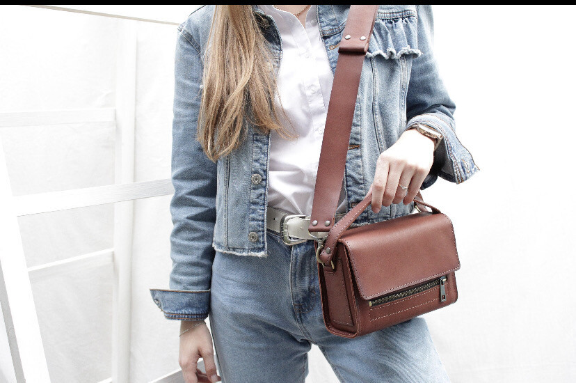 Bye002 Messenger Bag