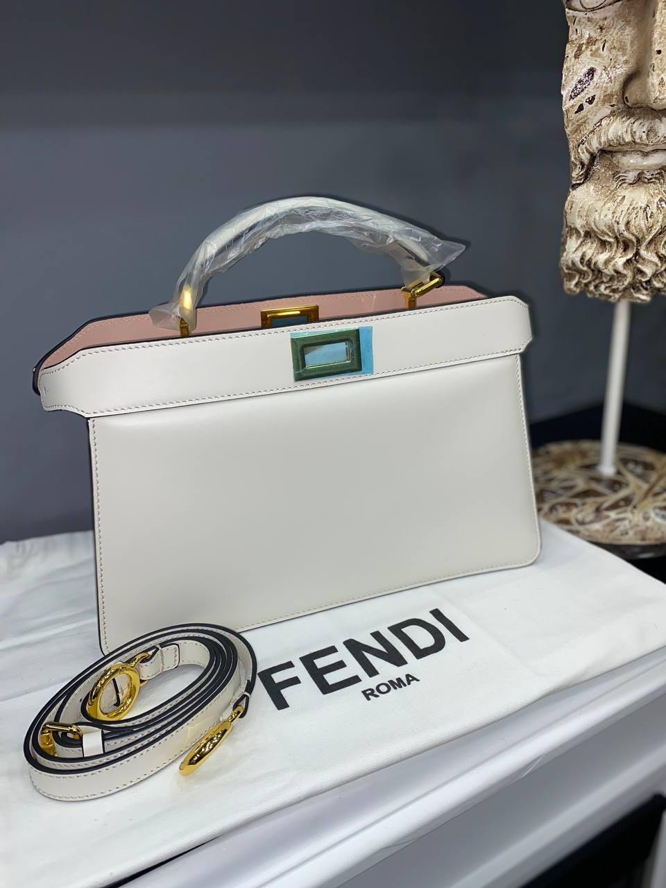 Peekaboo
 Bag