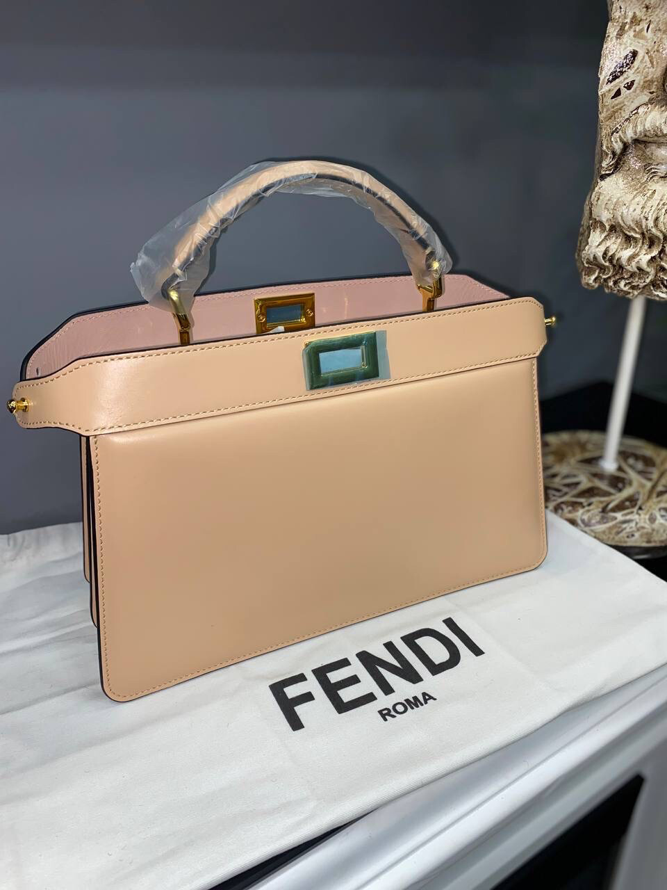 Peekaboo
 Bag