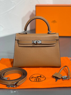 Kelly 22 Epsom Leather ( Silver Hardwer)