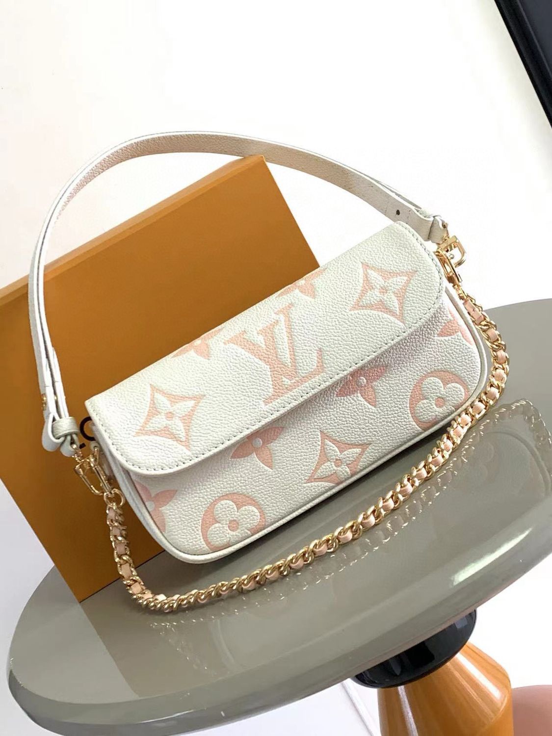 Ivy woc