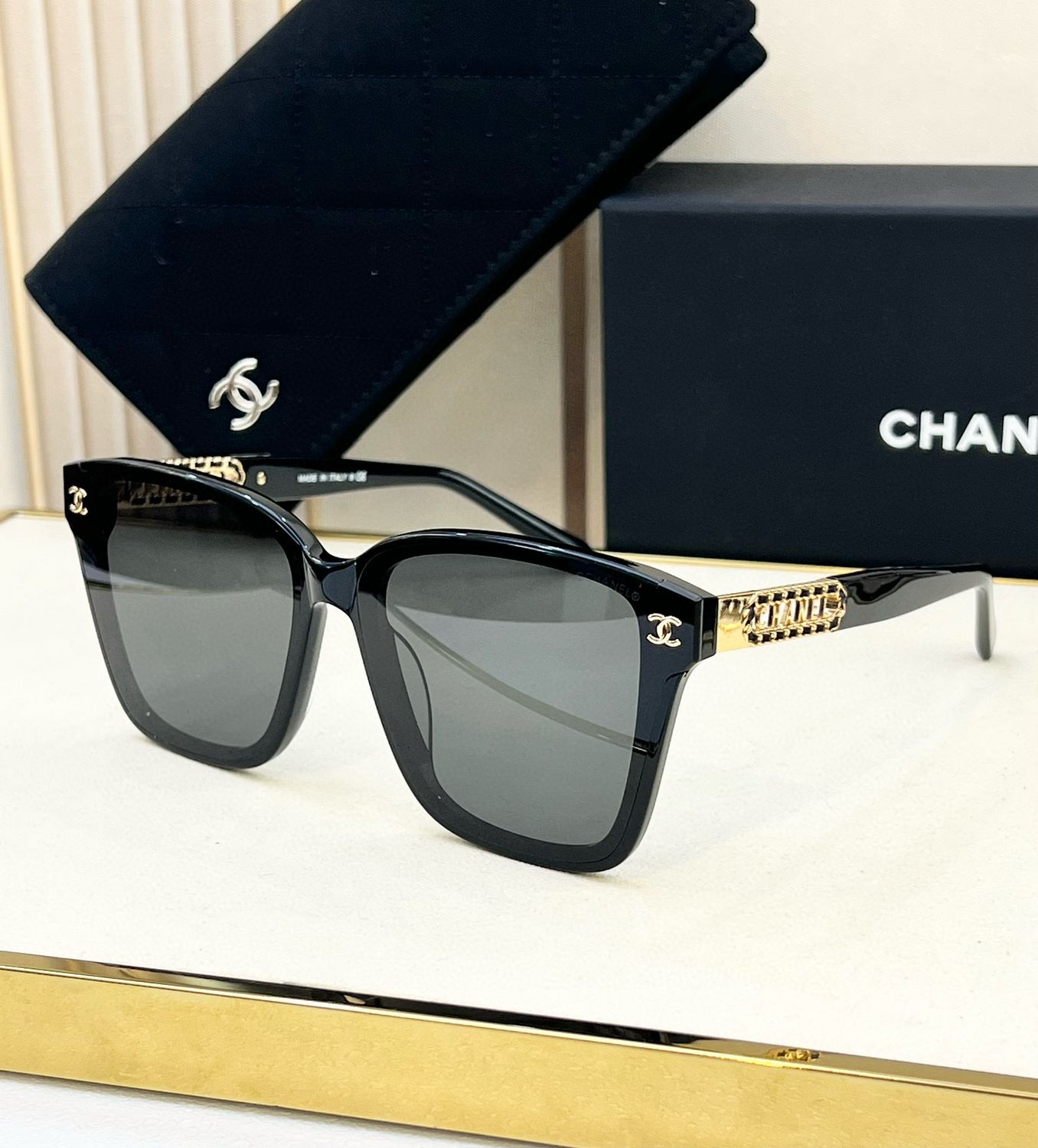 Sunglases