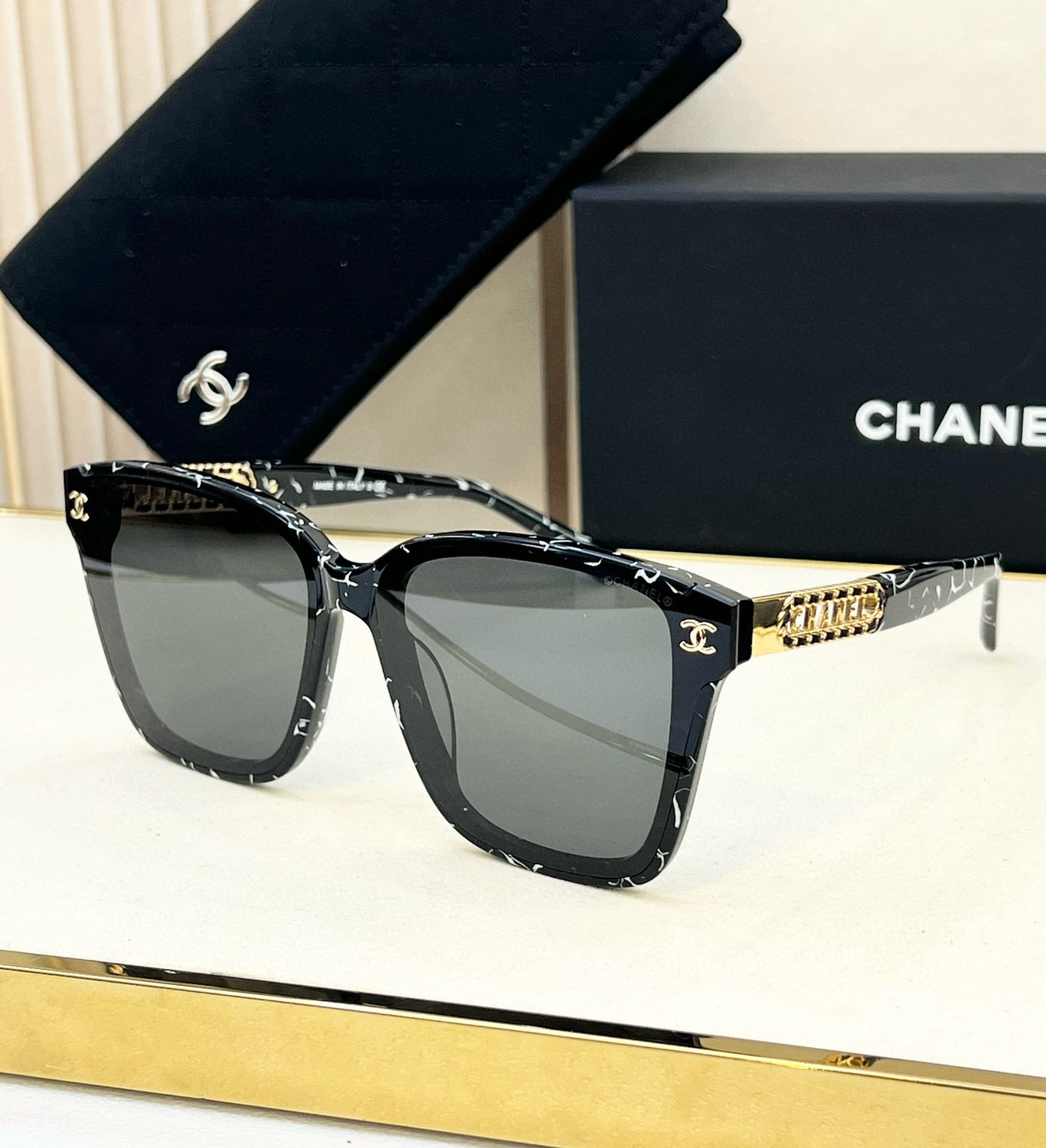 Sunglases