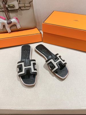 HR Sandals