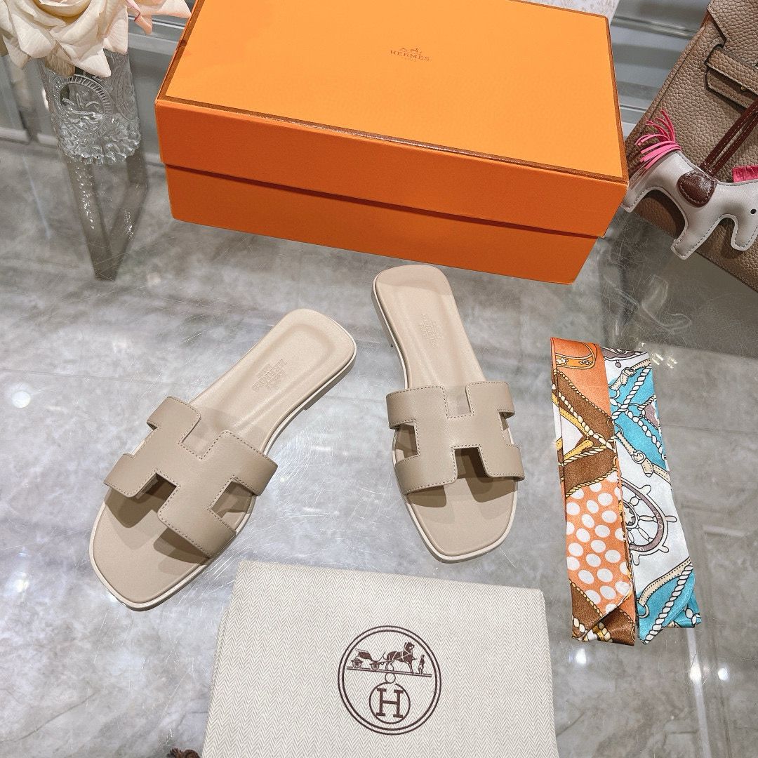HR Sandals Calfskin Leather