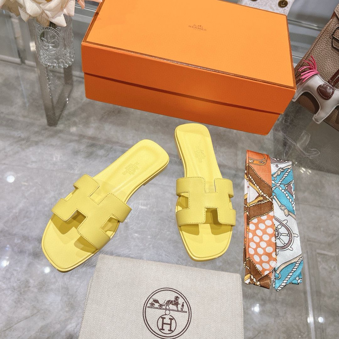 HR Sandals Calfskin Leather
