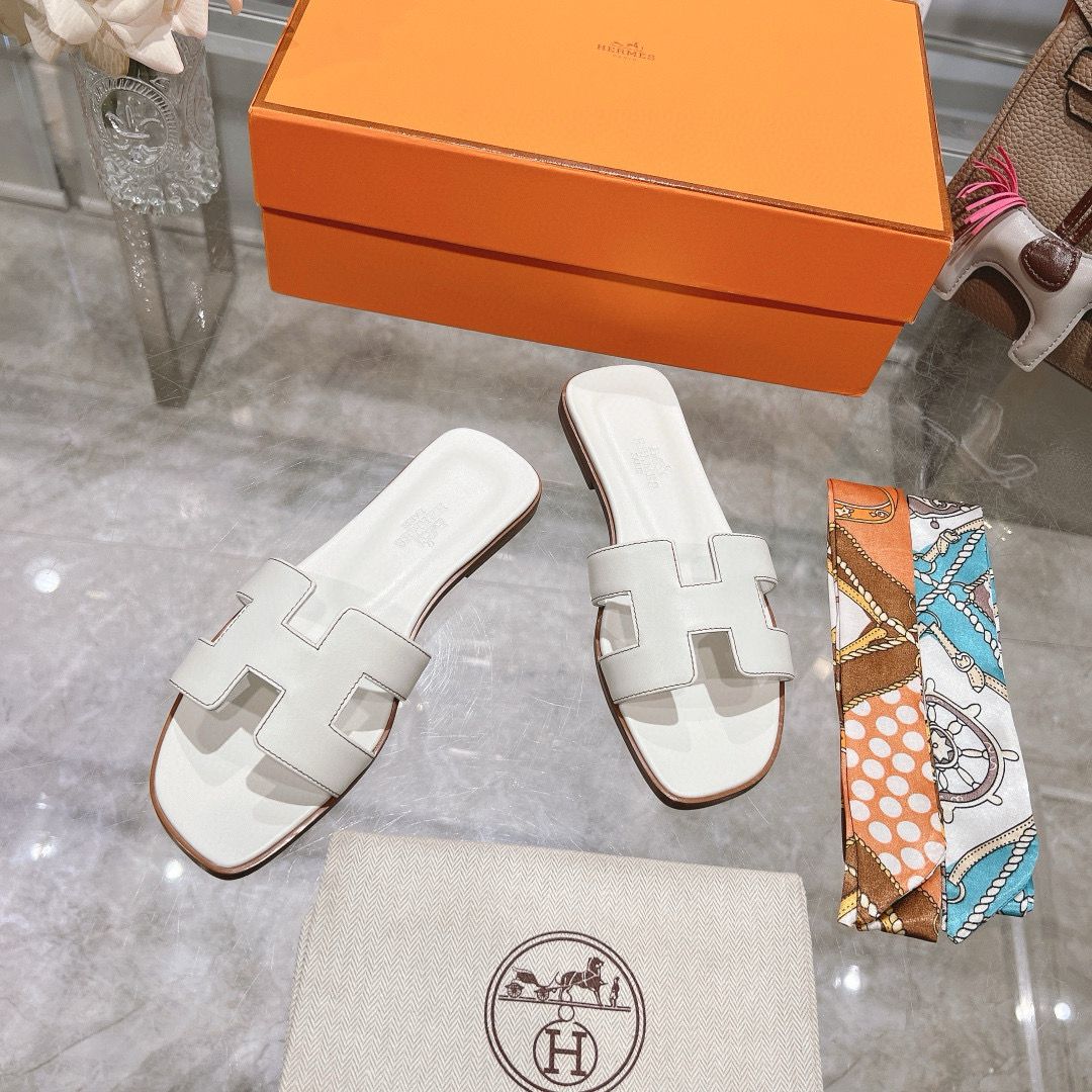 HR Sandals Calfskin Leather