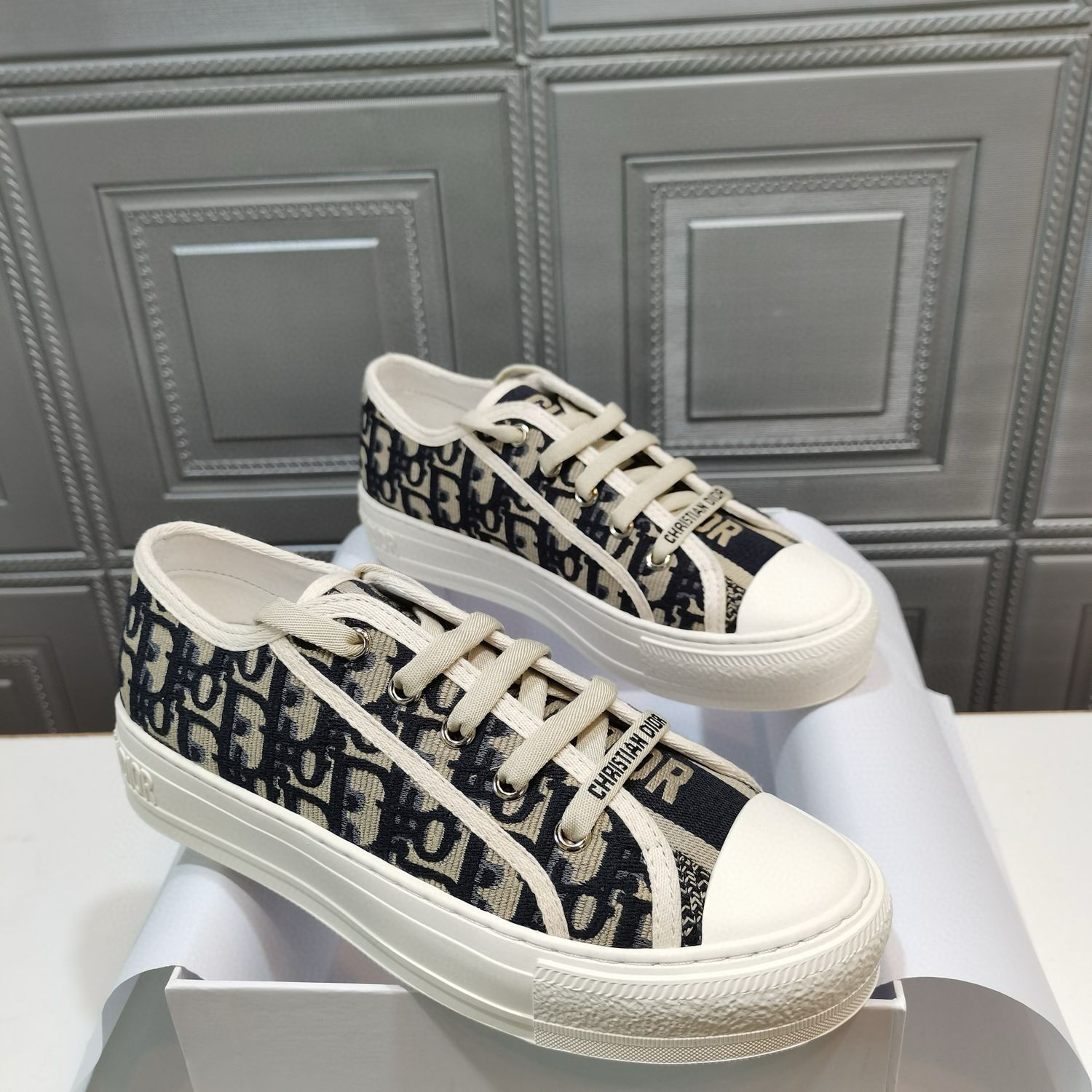 CD Sneakers