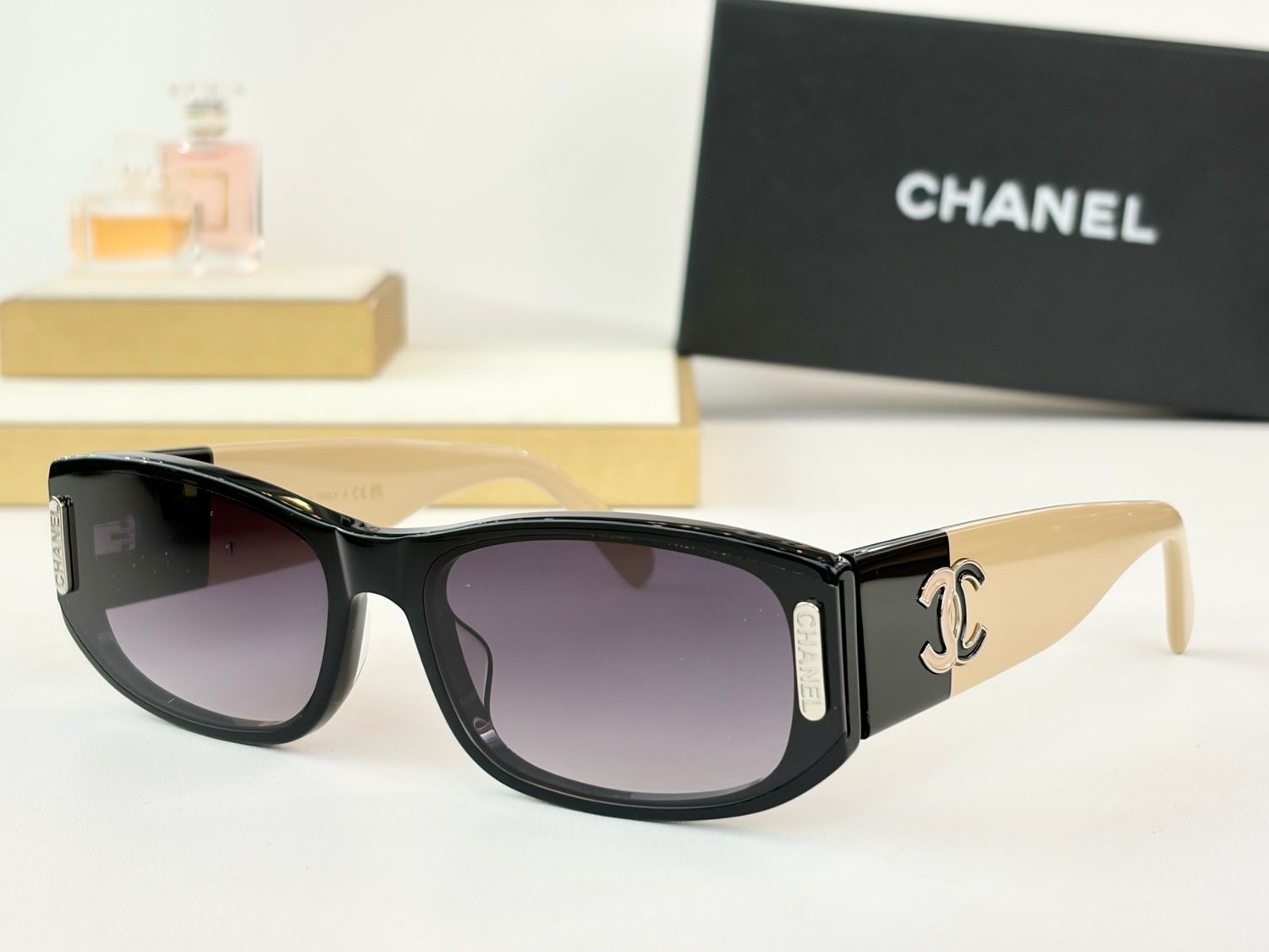 Sunglases