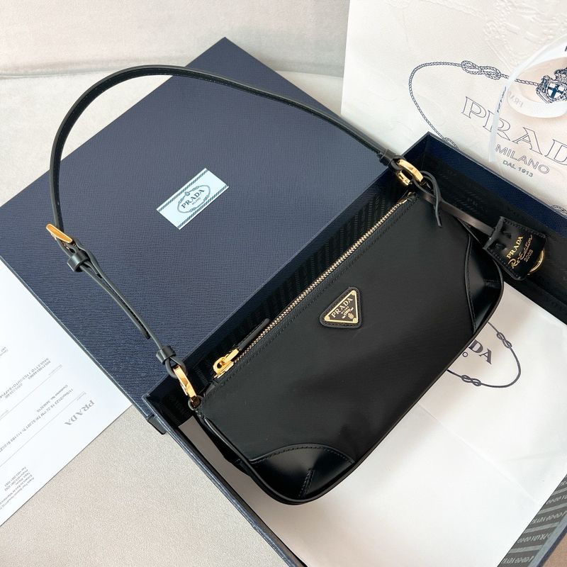 Re -Edition 2002 Shoulder Bag