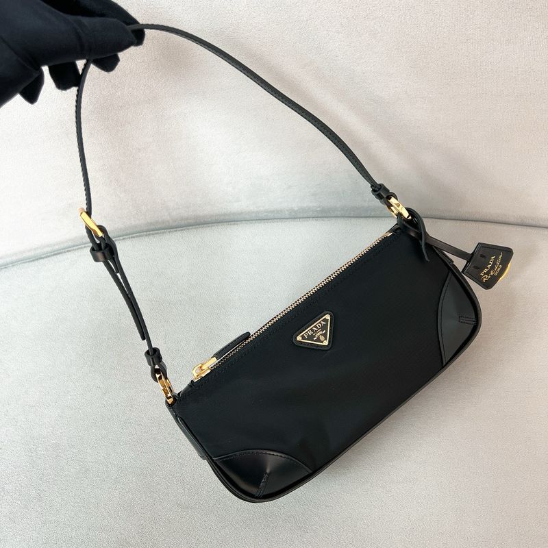 Re -Edition 2002 Shoulder Bag