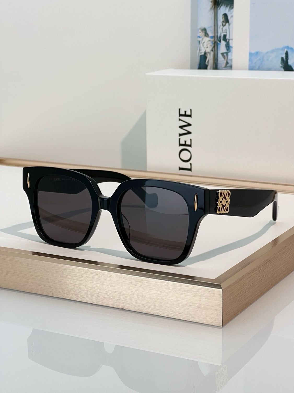 Sunglases