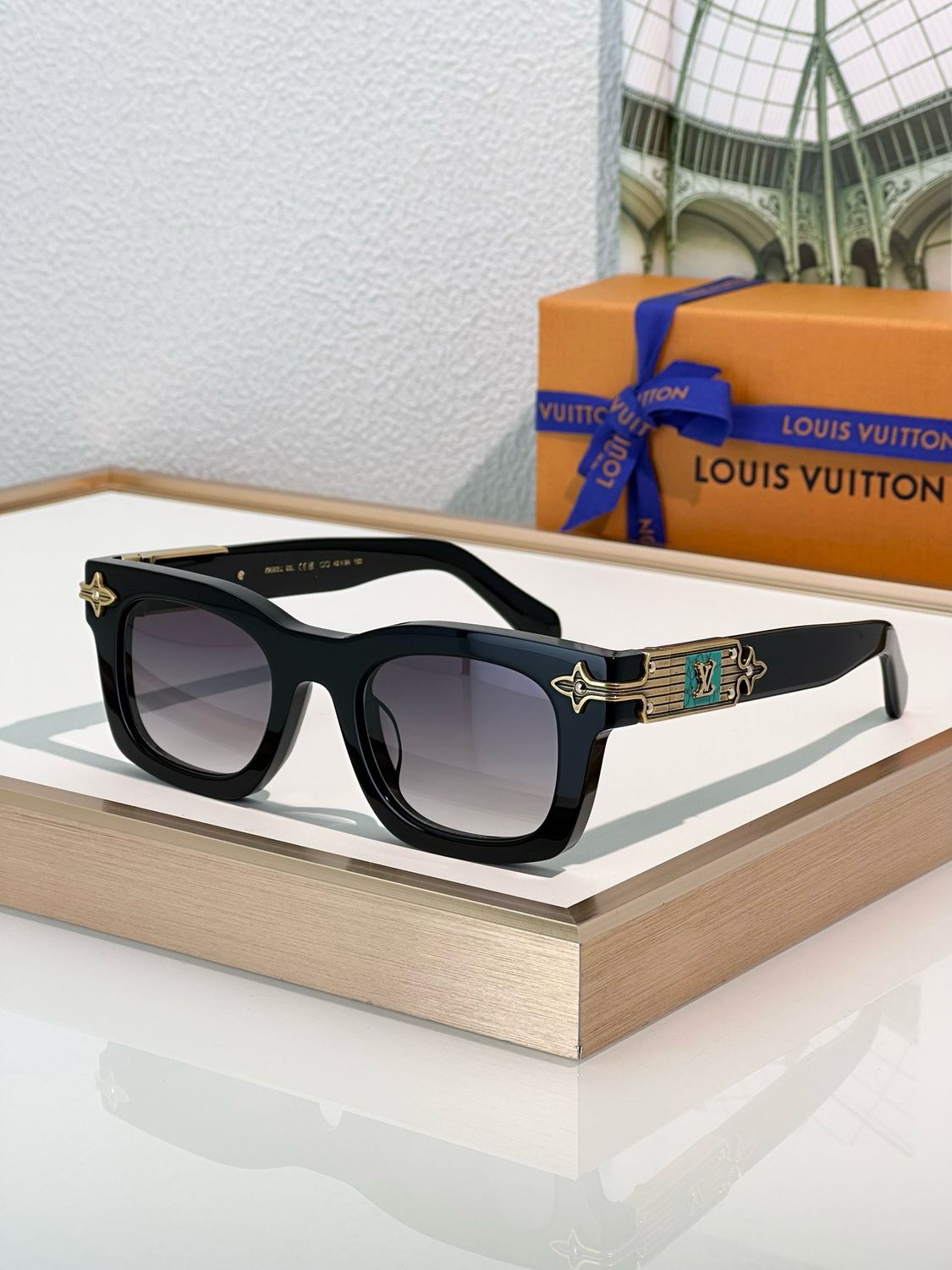 Sunglases