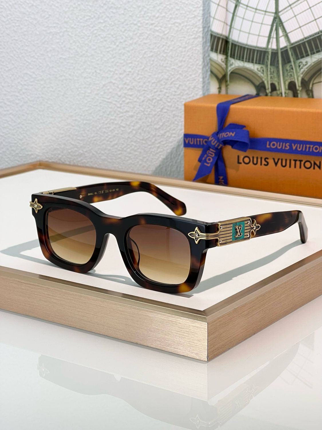 Sunglases