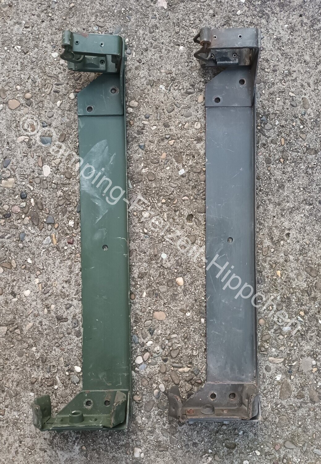 2x BW Gewehrhalter, links (defekt)