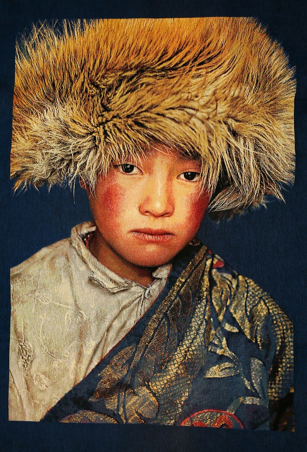 Gobelin-Bild tibetischer Junge blau von Alison Wright 95x140cm