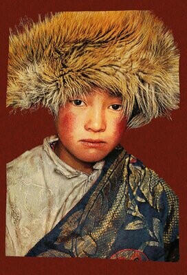 Gobelin-Bild tibetischer Junge rot von Alison Wright 140x210cm
