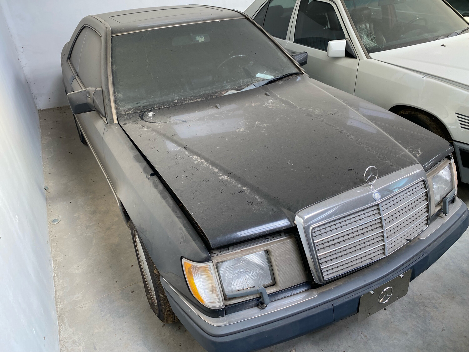 Mercedes 300CE coupè 1990, Black/Black leather